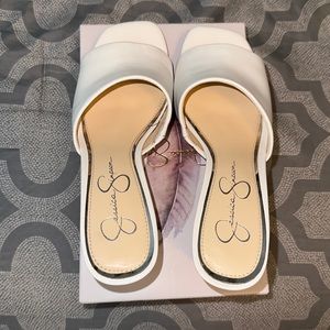 Jessica Simpson white heel size 8.5 comes with box